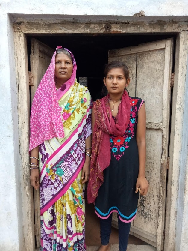 Aakansha and her mother.